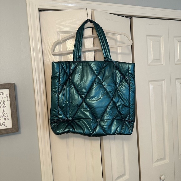 VICTORIA Secret Green Puffer Tote - Picture 13 of 15